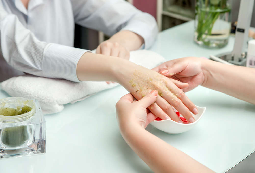 Cara Menghaluskan Kulit Tangan dengan Perawatan Peeling
