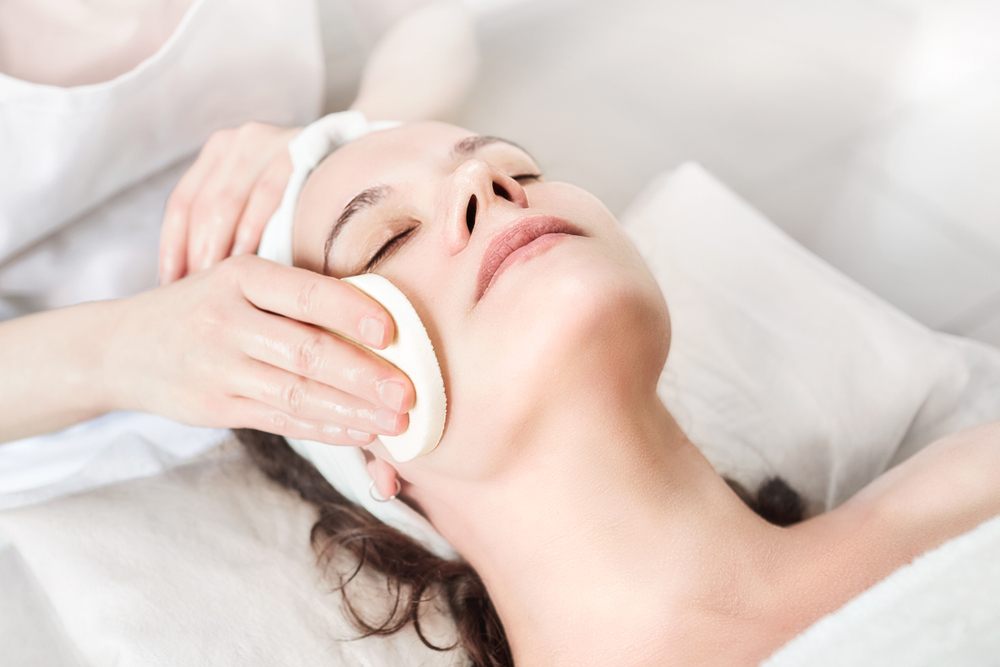 Saat yang Tepat untuk Melakukan Peeling Wajah