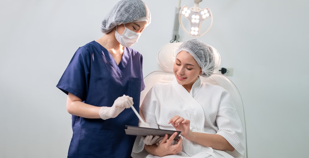 Konsultasi suntik botox untuk meniruskan wajah