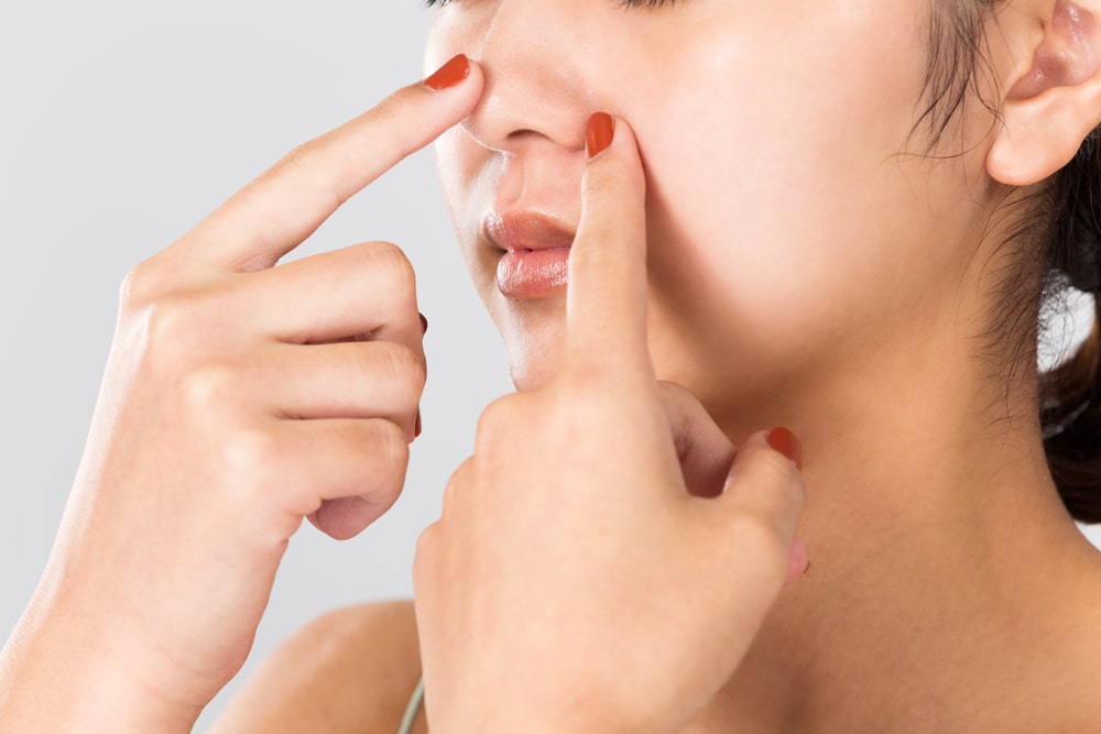 Tanam benang di cuping hidung